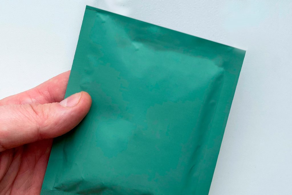 Packaging para farmacia, cosmética e higiene desarrollado mediante recubrimiento por extrusión y laminación para proteger productos sensibles.