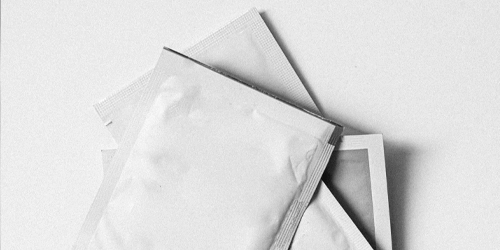 Recubrimiento por extrusión para packaging farmacéutico y cosmético desarrollado para proteger productos sensibles frente a la humedad, la luz y el oxígeno.